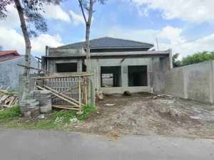 Rumah proses finising di maguwoharjo dekat lotte mart kampus unriyo lokasi di Sleman Kab., tersedia melalui melalui situs Olx