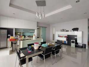 RUMAH PURI GALAXY BAMBOO LAKE MINIMALIS STRATEGIS SIAP HUNI lokasi di Surabaya Kota, tersedia melalui melalui situs Olx