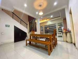 RUMAH RAPI CANTIK DI JALAN UTAMA CLUSTER CHRYSOCOLLA PONDOK HIJAU GOLF lokasi di Tangerang Kota, tersedia melalui melalui situs Olx