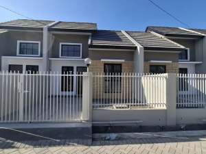 Rumah Ready Dekat Gununganyar Surabaya Di Alana Regency Tambak Oso lokasi di Sidoarjo  Kab., tersedia melalui melalui situs Olx