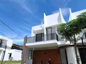 RUMAH READY STOCK LOKASI 1 MENIT DARI BATU NIGHT SPECTACULAR KOTA BATU lokasi di Batu Kota, tersedia melalui melalui situs Olx