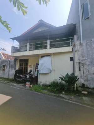 Rumah Second Hadap 2 Muka Bisa Untuk Usaha di Solo lokasi di Surakarta Kota, tersedia melalui melalui situs Olx