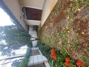 Rumah SecondarySiap Huni dan Bebas Banjir di Mampang Prapatan lokasi di Jakarta Selatan, tersedia melalui melalui situs Olx