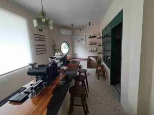 Rumah Sekaligus Ruang Usaha Kerten Laweyan Solo lokasi di Surakarta Kota, tersedia melalui melalui situs Olx