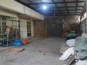 RUMAH SEKALIGUS TEMPAT USAHA lokasi di Jakarta Barat, tersedia melalui melalui situs Olx