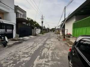 Rumah Semi Klasik Surabaya Timur lokasi di Surabaya Kota, tersedia melalui melalui situs Olx