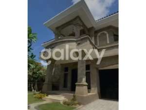 RUMAH SEMI VILLA DI MOH YAMIN RENON DENPASAR, BALI lokasi di Denpasar Kota, tersedia melalui melalui situs Olx