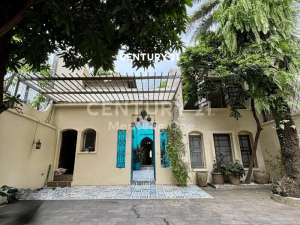 Rumah SemiFurnished Di Menteng Dengan Kolam Renang lokasi di Jakarta Pusat, tersedia melalui melalui situs Olx