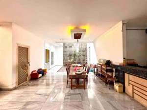 Rumah sewa hoek dekat pos satpam, perumahan Taman Kebon Jeruk lokasi di Jakarta Barat, tersedia melalui melalui situs Olx