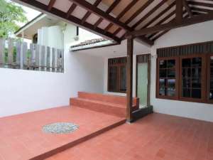 Rumah Sewa Rapih Siap Huni di Pelepah Hijau, Gading Pandawa, Kelapa Gading lokasi di Jakarta Utara, tersedia melalui melalui situs Olx