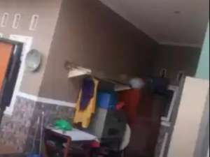 Rumah Siap Huni 2 Lantai di Bintara Bekasi Barat3 KT, Bebas Banjir, 900 Juta Nego lokasi di Bekasi Kota, tersedia melalui melalui situs Olx