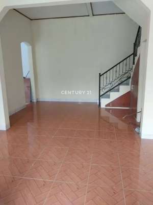 Rumah Siap Huni 4 Kamar 2 Lantai Butuh Cepat Di Cluster Banjaran lokasi di Bandung Kab., tersedia melalui melalui situs Olx