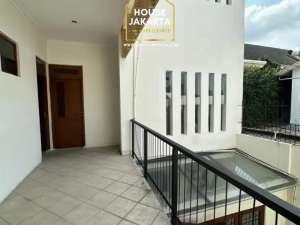 rumah siap huni area mampang dejat rs siloam lokasi di Jakarta Selatan, tersedia melalui melalui situs Olx