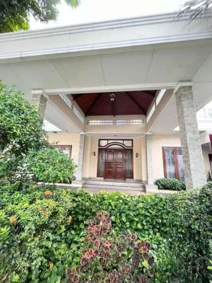 Rumah siap huni cocok huniankantor Terusan Gaharu Cipete jaksel lokasi di Jakarta Selatan, tersedia melalui melalui situs Olx