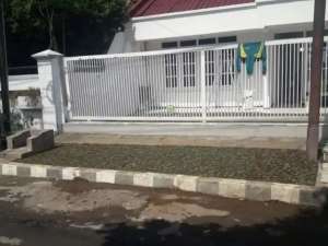 RUMAH SIAP HUNI DARMO PERMAI SELATAN BARU RENOVASI STRATEGIS SURABAYA BARAT SELANGKAH KE HR MUHAMMAD lokasi di Surabaya Kota, tersedia melalui melalui situs Olx