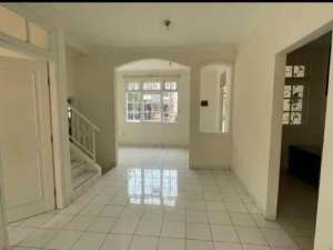 Rumah siap huni di Legenda Wisata. lokasi di Bogor Kab., tersedia melalui melalui situs Olx