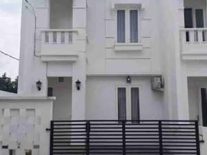 Rumah Siap Huni di Pondok Kopi Jakarta Timur Cluster Desain Klasik lokasi di Bekasi Kota, tersedia melalui melalui situs Olx