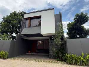 Rumah Siap Huni Modern Living 2 LantaiSplit Level di Ciputat, Tangerang Selatan lokasi di Tangerang Selatan Kota, tersedia melalui melalui situs Olx