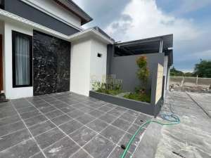 RUMAH SIAP HUNI PARKIRAN LUAS DI BESI JANGKANG, DEKAT AKSES SEKOLAH lokasi di Sleman Kab., tersedia melalui melalui situs Olx