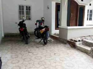 RUMAH SIAP HUNI SEMI FURNISH DI KENCANA LOKA BSD TANGSEL lokasi di Tangerang Selatan Kota, tersedia melalui melalui situs Olx