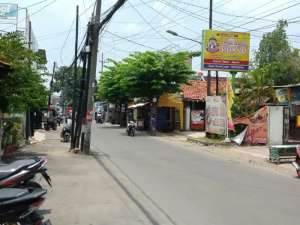 Rumah siap untuk tempat usaha di Raya Ketintang , tersedia melalui melalui situs Olx