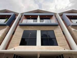 Rumah Siaphuni Di Cilandak 3,5 Lantai Konsep Scandinavian Cilandak, Jakarta Selatan lokasi di Jakarta Selatan, tersedia melalui melalui situs Olx