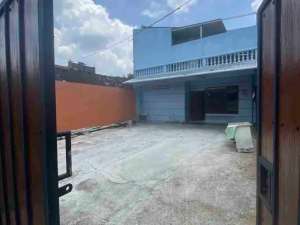 rumah solokota parkir 4 mobil didawung serengan solo kota lokasi di Surakarta Kota, tersedia melalui melalui situs Olx