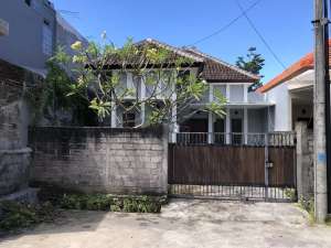 Rumah Strategis dekat CLANDYS Dharmawangsa Nusa Dua lokasi di Kab. Badung, tersedia melalui melalui situs Olx