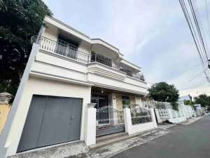 Rumah Strategis dekat Hotel ASIA Jebres SOLO Surakarta lokasi di Surakarta Kota, tersedia melalui melalui situs Olx