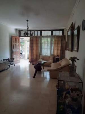 Rumah Strategis di Bekasi Barat lokasi di Bekasi Kota, tersedia melalui melalui situs Olx