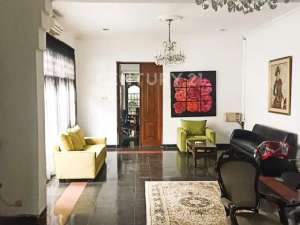 Rumah Strategis Di Menteng Inti, Dekat Masjid Sunda Kelapa lokasi di Jakarta Pusat, tersedia melalui melalui situs Olx