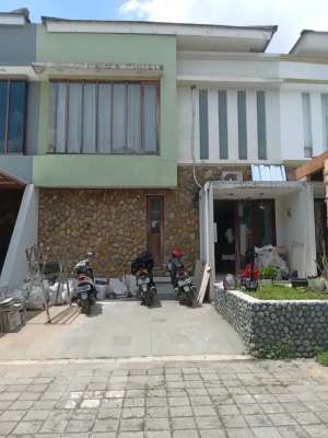 rumah strategis jatiasih murah lokasi di Bekasi Kota, tersedia melalui melalui situs Olx