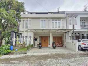 Rumah Sultan 3 Lantai di GDC Sektor Anggrek Full FurnishedSiap Huni, Jalan Super Lebar lokasi di Depok Kota, tersedia melalui melalui situs Olx