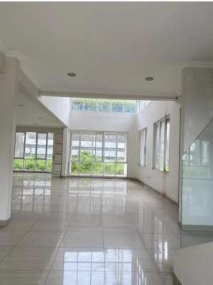 Rumah sunter 800 m dlm kompleks lokasi di Jakarta Utara, tersedia melalui melalui situs Olx