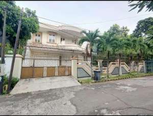 Rumah sunter danau dlm kompleks elite lokasi di Jakarta Utara, tersedia melalui melalui situs Olx