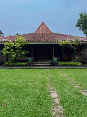 rumah taman halaman luas dekat tol Andara lokasi di Depok Kota, tersedia melalui melalui situs Olx