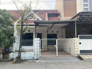 rumah Taman Pondok Indah Wiyung lokasi di Surabaya Kota, tersedia melalui melalui situs Olx