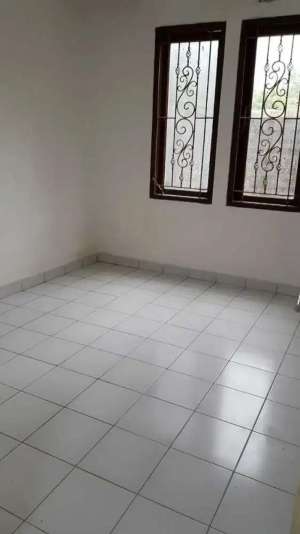 Rumah tanjung bunga lingkungan asri dan nyaman lokasi di Makassar Kota, tersedia melalui melalui situs Olx