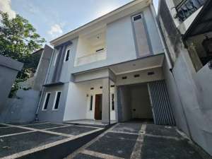 Rumah Tengah Kota, Pusponjolo Semarang Barat lokasi di Semarang Kota, tersedia melalui melalui situs Olx