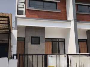 Rumah Tenggilis Surabaya STRATEGIS, ADA CARPORT lokasi di Surabaya Kota, tersedia melalui melalui situs Olx