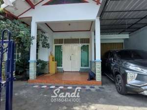 Rumah tepi Jalan Aspal daerah Karangwaru dekat UFO Elektronik lokasi di Yogyakarta Kota, tersedia melalui melalui situs Olx