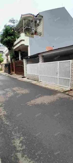 RUMAH TERAWAT SIAP HUNI NON CLUSTER AKSES STRATEGIS DI PONDOK BAMBU lokasi di Jakarta Timur, tersedia melalui melalui situs Olx