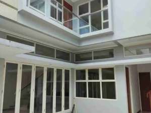 Rumah Townhouse Dekat Paragon Mall Mangkubumen Banjarsari Solo, Surakarta lokasi di Surakarta Kota, tersedia melalui melalui situs Olx