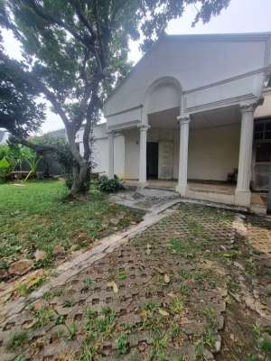 Rumah Tua Hitung Tanah Dekat Mall di Jl Jambu Blok A Cinere lokasi di Depok Kota, tersedia melalui melalui situs Olx