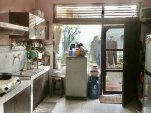 Rumah Tua hitung Tanah di Komplek Dosen UI, Ciputat fasilitas lengkap lokasi di Tangerang Selatan Kota, tersedia melalui melalui situs Olx