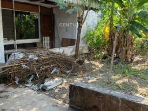 Rumah Tua Hitung Tanah Lingkungan Asri Di Pulomas Utara S9122 lokasi di Jakarta Timur, tersedia melalui melalui situs Olx