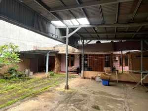 rumah tua tanjung duren lokasi di Tanjung Duren, tersedia melalui melalui situs Olx