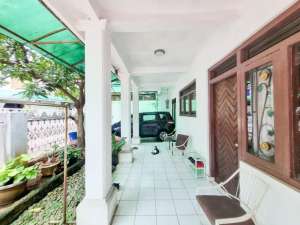 Rumah Tua terawat dijual murah 200 meter dari jalan Panglima Polim Raya Kebayoran Baru Jakarta Selatan lokasi di Jakarta Selatan, tersedia melalui melalui situs Olx