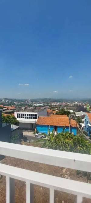 Rumah View Cantik Menarik Srinindito Semarang Barat lokasi di Semarang Kota, tersedia melalui melalui situs Olx