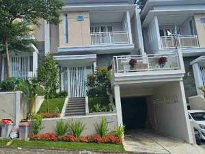 rumah villa 2 lt di begawan villas dau dekat arah batu dan kampus unmuh serta sengkaling ada bonus lokasi di Batu Kota, tersedia melalui melalui situs Olx